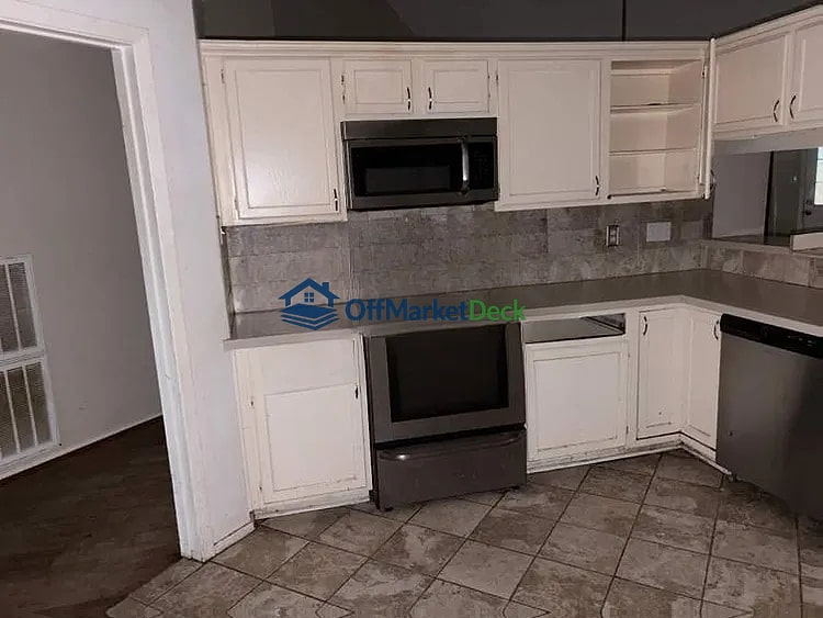 Off-market house in Spring, Texas — 4 beds, 2 baths, $169,000 — photo 5 of 8