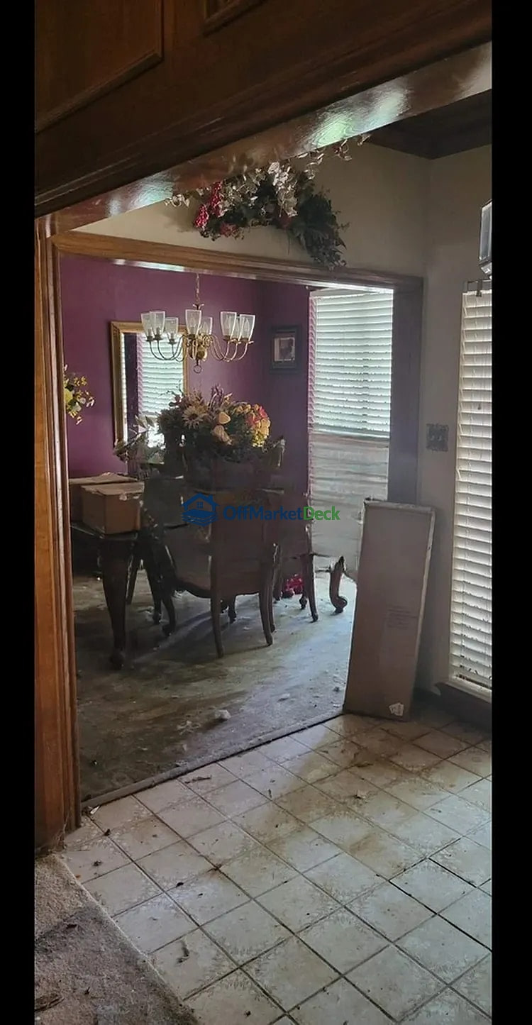 Off-market house in Grand Prairie, Texas — 3 beds, 2.5 baths, $265,000 — photo 8 of 8