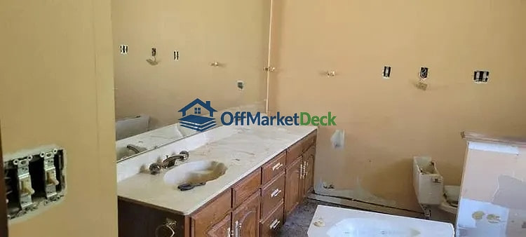 Off-market house in Grand Prairie, Texas — 3 beds, 2.5 baths, $265,000