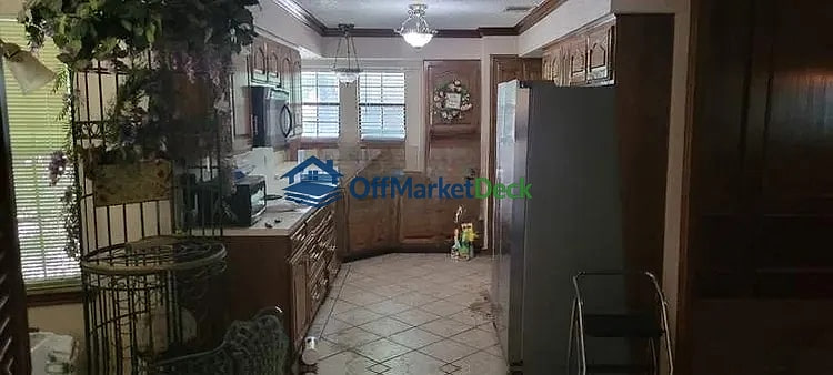 Off-market house in Grand Prairie, Texas — 3 beds, 2.5 baths, $265,000 — photo 4 of 8