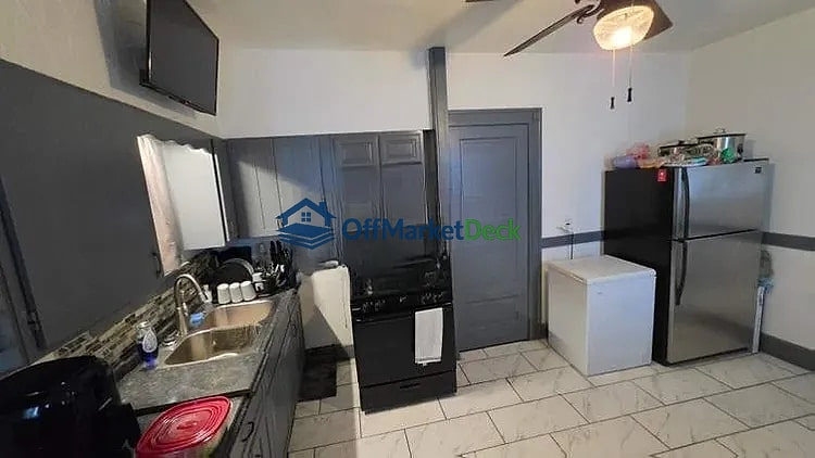 Off-market house in Indianapolis, Indiana — 3 beds, 1.5 baths, $199,000 — photo 8 of 8