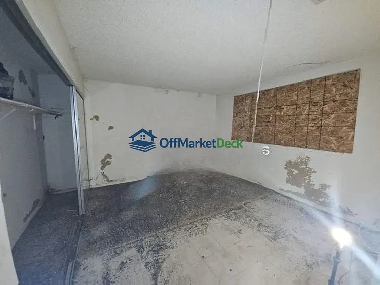 Off-market house in Sacramento, California — 3 beds, 2 baths, $245,000 — photo 6 of 8