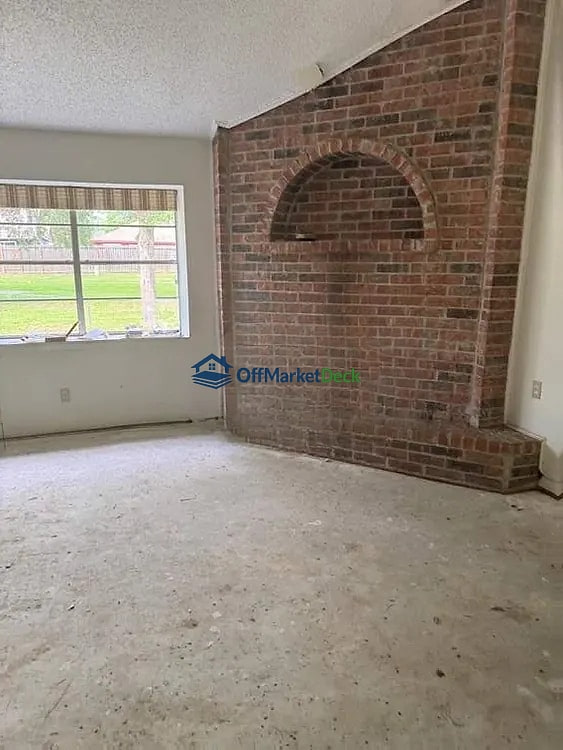 Off-market house in Spring, Texas — 3 beds, 2 baths, $136,000 — photo 7 of 8