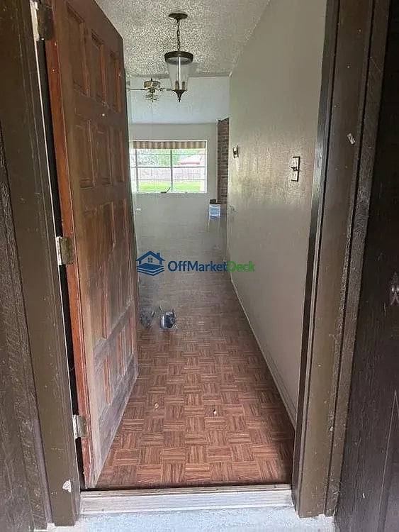 Off-market house in Spring, Texas — 3 beds, 2 baths, $136,000 — photo 5 of 8