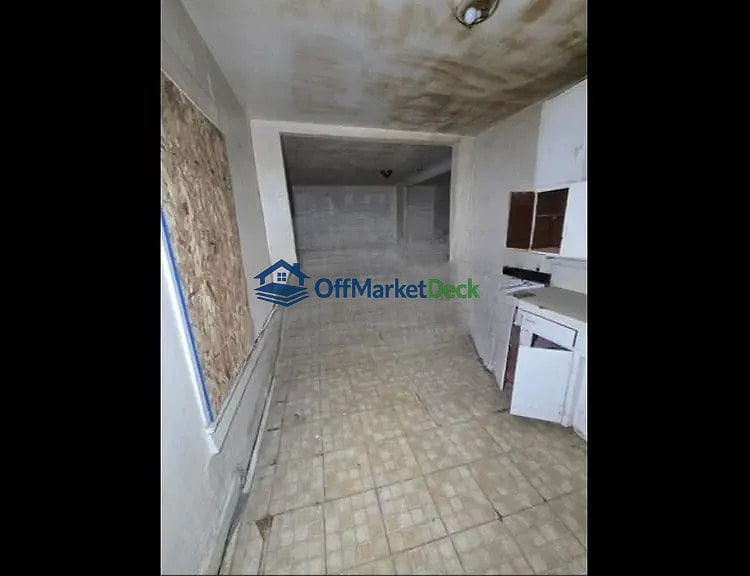 Off-market house in Fort Worth, Texas — 4 beds, 2 baths, $267,000 — photo 6 of 8