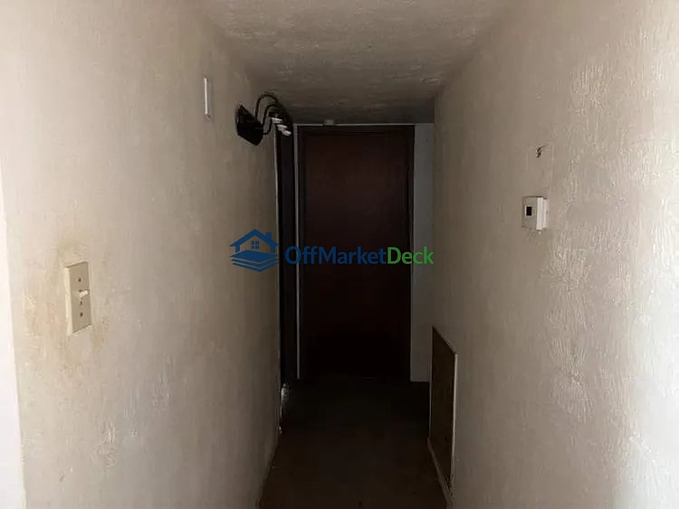 Off-market house in Houston, Texas — 3 beds, 2 baths, $124,990 — photo 8 of 8