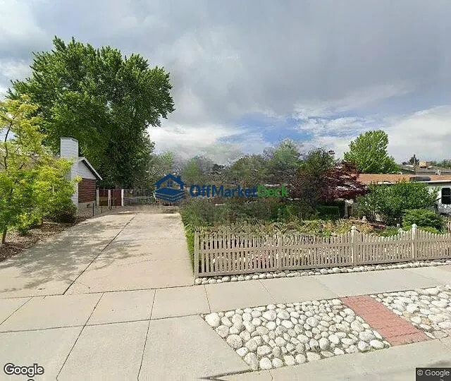Off-market house in Sandy, Utah — 3 beds, 2 baths, $450,000 — photo 2 of 3