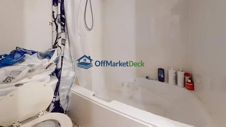 Off-market house in Salt Lake City, Utah — 3 beds, 3 baths, $279,000 — photo 7 of 8