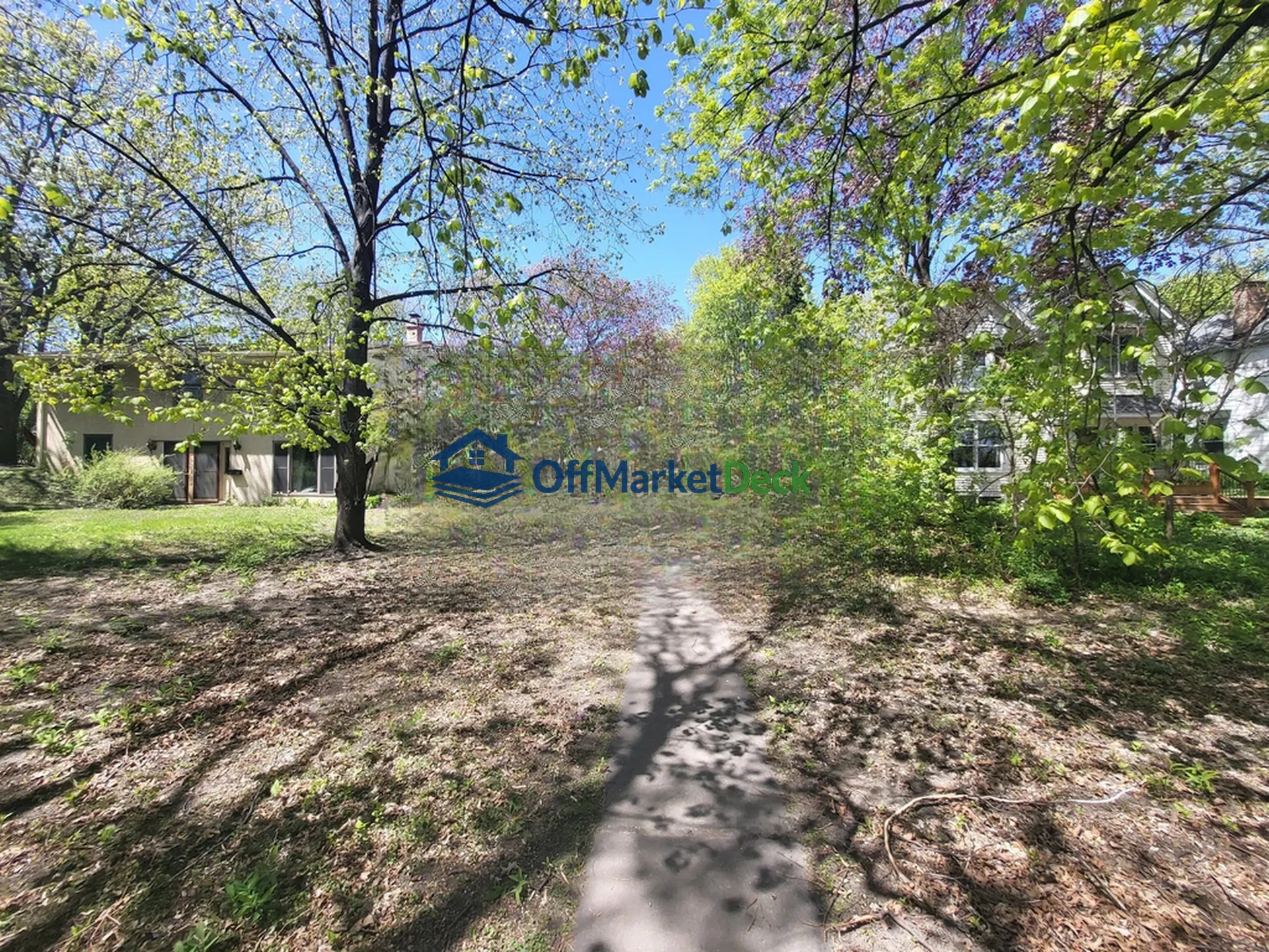 Off-market house in Saint Paul, Minnesota — 4 beds, 2 baths, $259,000 — photo 4 of 8