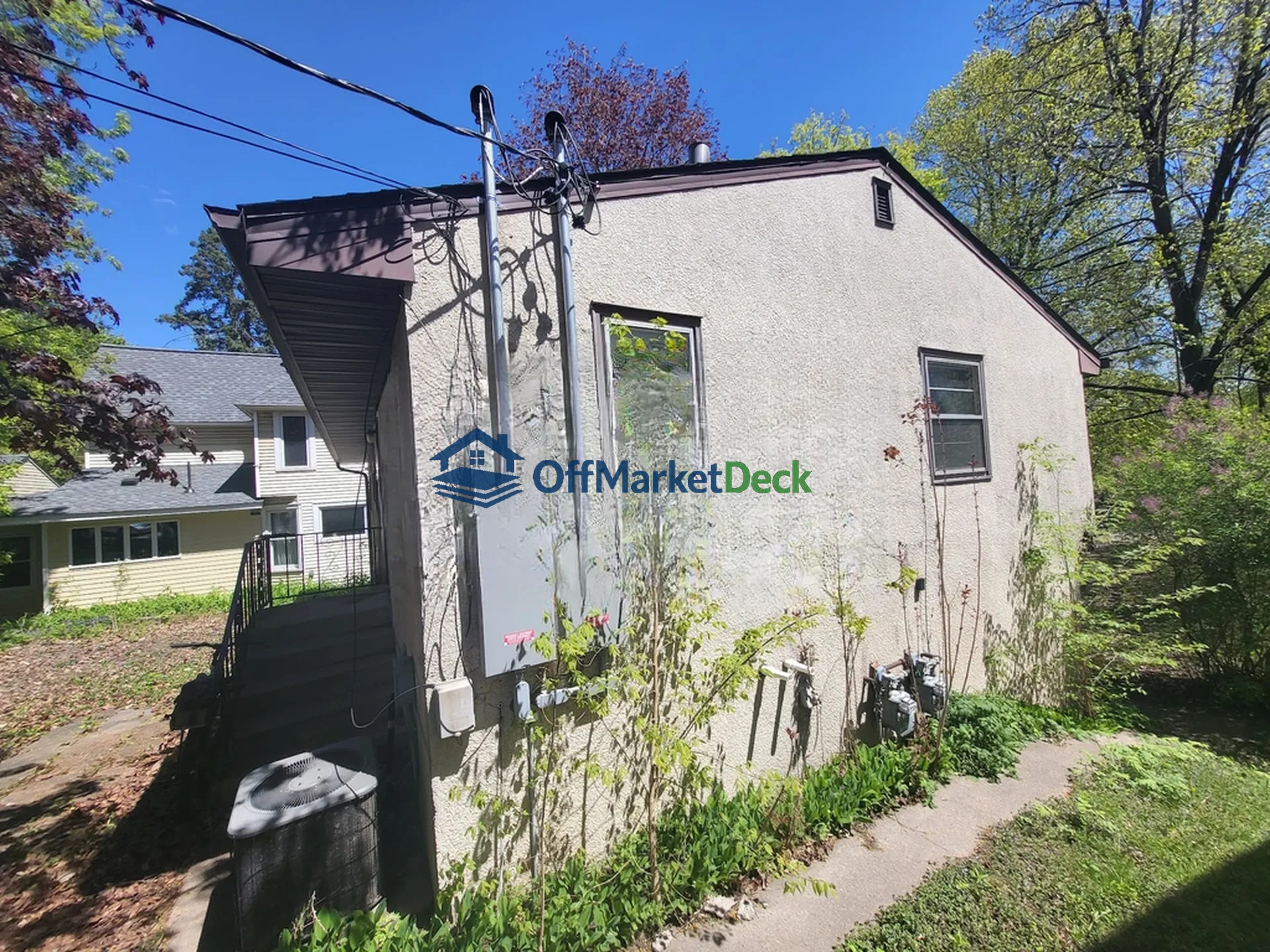 Off-market house in Saint Paul, Minnesota — 4 beds, 2 baths, $259,000 — photo 5 of 8