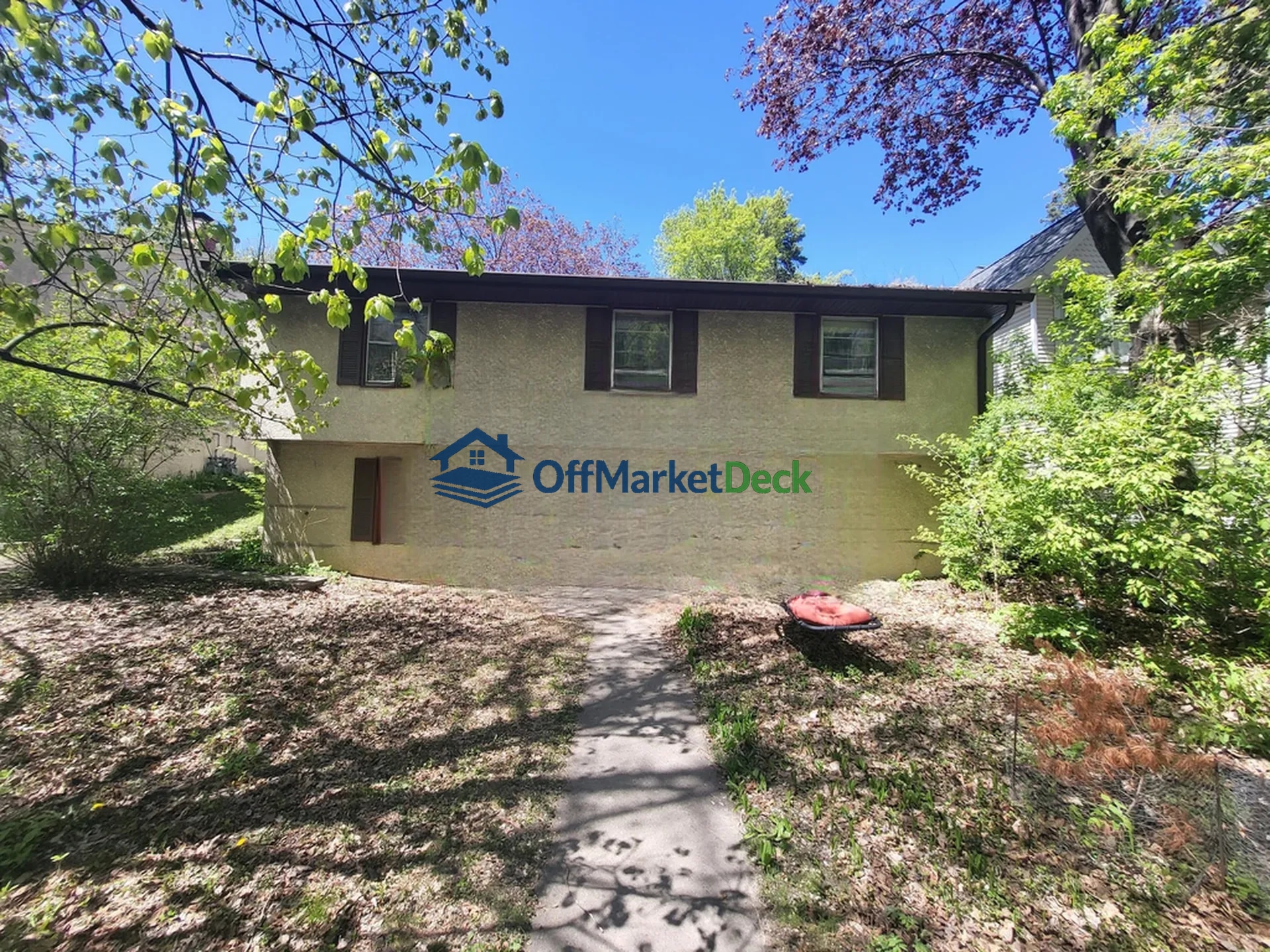 Off-market house in Saint Paul, Minnesota — 4 beds, 2 baths, $259,000