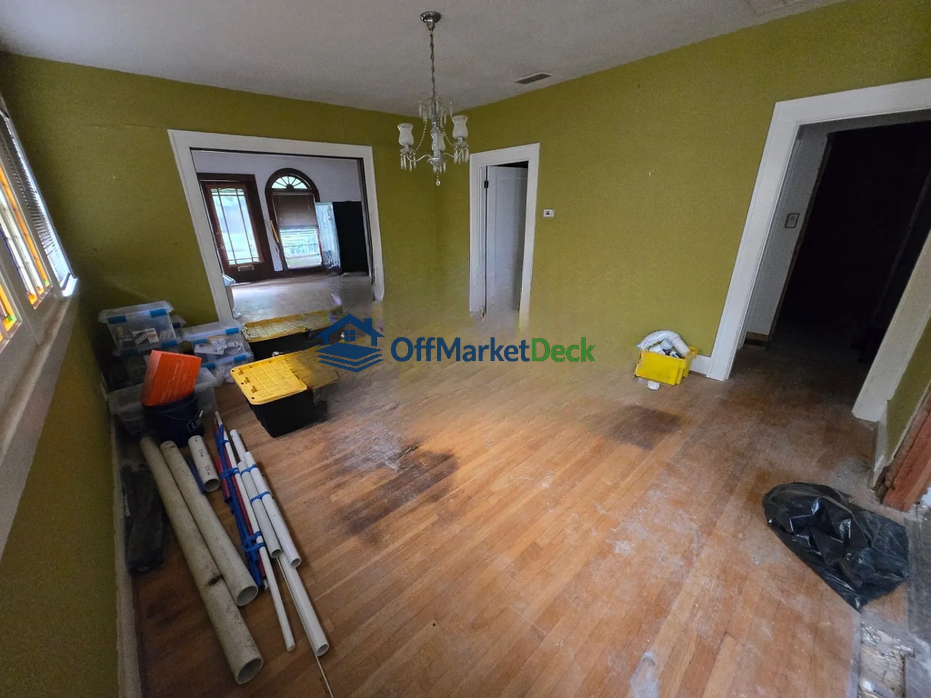 Off-market house in Dallas, Texas — 3 beds, 2 baths, $410,000 — photo 4 of 8