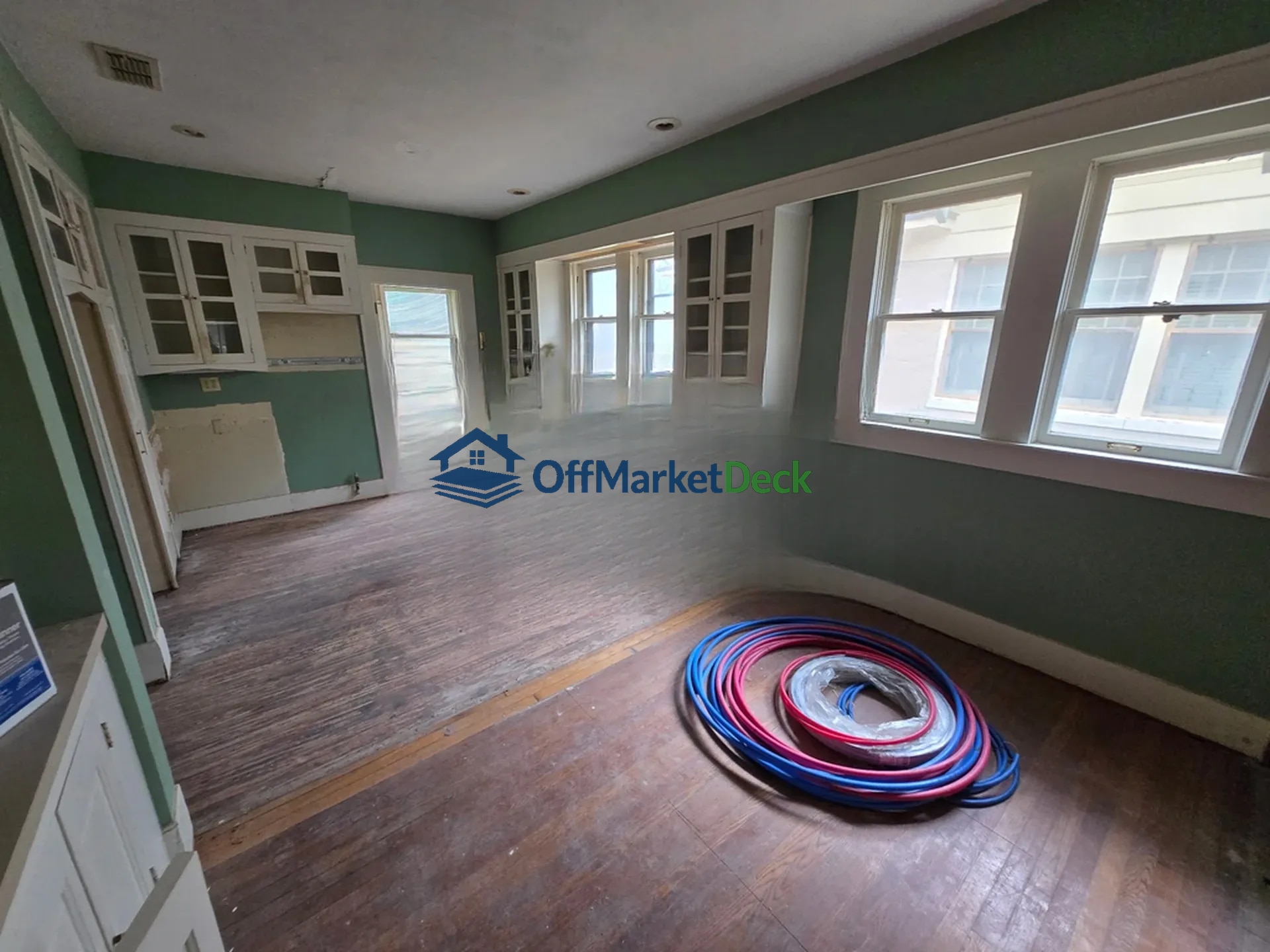 Off-market house in Dallas, Texas — 3 beds, 2 baths, $410,000 — photo 5 of 8