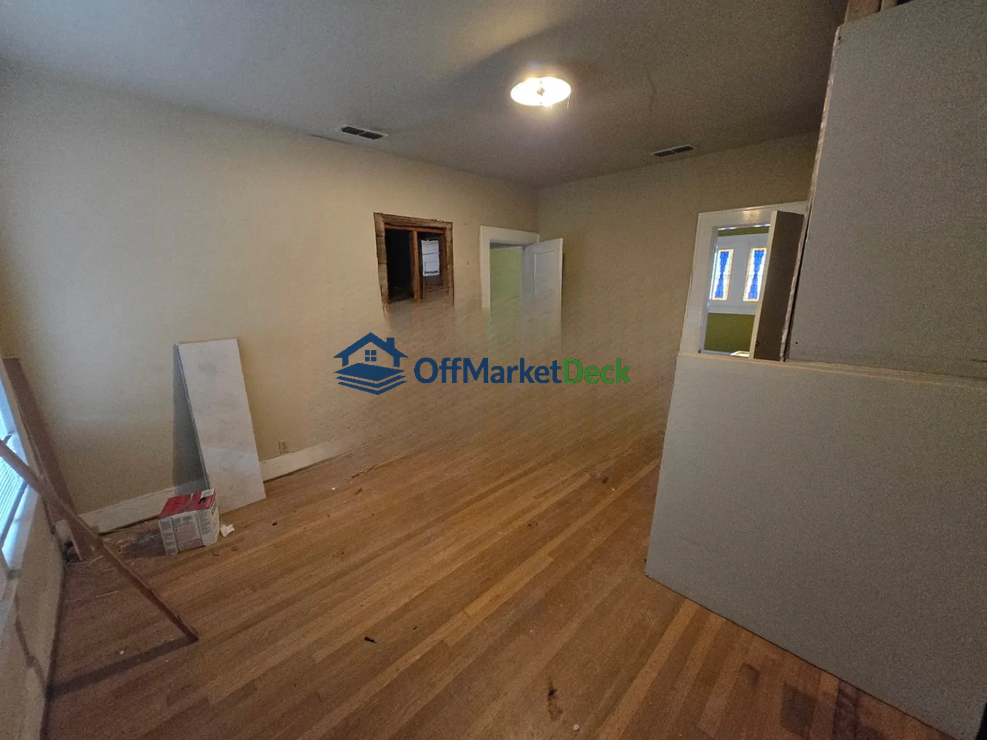 Off-market house in Dallas, Texas — 3 beds, 2 baths, $410,000 — photo 7 of 8