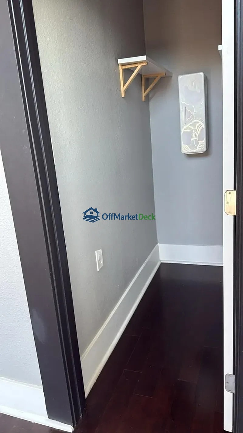 Off-market house in Oakland, California — 5 beds, 3 baths, $697,900 — photo 6 of 8