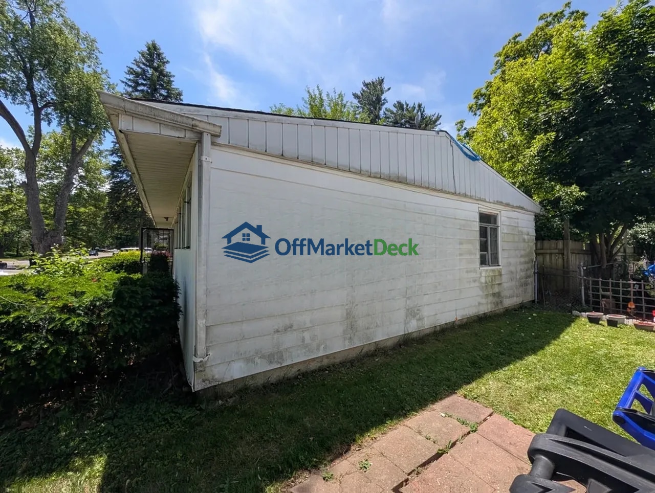 Off-market house in Detroit, Michigan — 3 beds, 1 bath, $33,900 — photo 3 of 8
