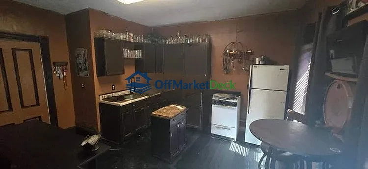 Off-market house in Lexington, Kentucky — 3 beds, 3 baths, $331,000 — photo 5 of 8