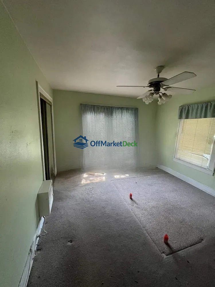 Off-market house in Dallas, Texas — 1 bed, 1 bath, $75,000 — photo 7 of 8