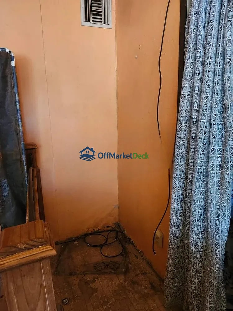 Off-market house in Tucson, Arizona — 2 beds, 1 bath, $99,000 — photo 8 of 8