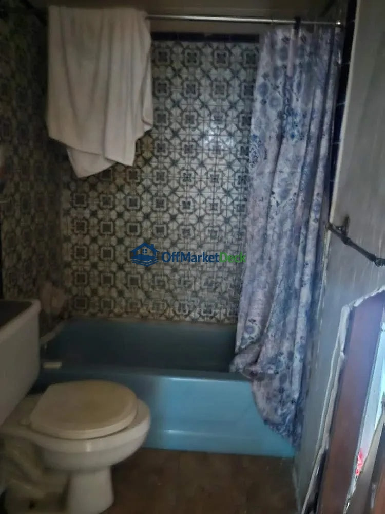 Off-market house in Tucson, Arizona — 2 beds, 1 bath, $99,000 — photo 2 of 8