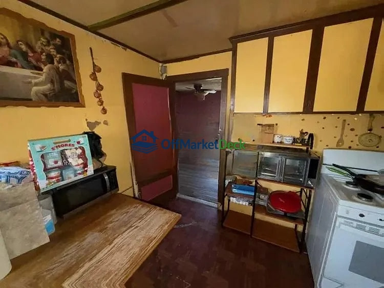 Off-market house in Tolleson, Arizona — 2 beds, 1 bath, $149,900 — photo 5 of 8