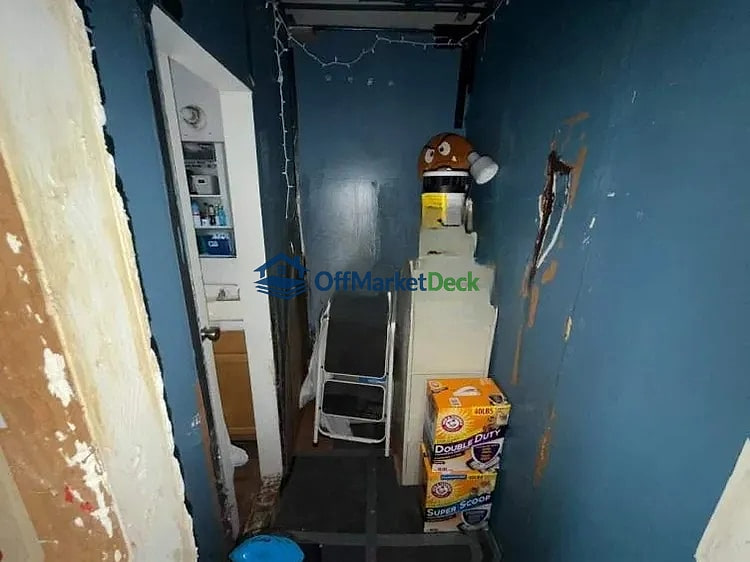 Off-market house in Tolleson, Arizona — 2 beds, 1 bath, $149,900 — photo 8 of 8