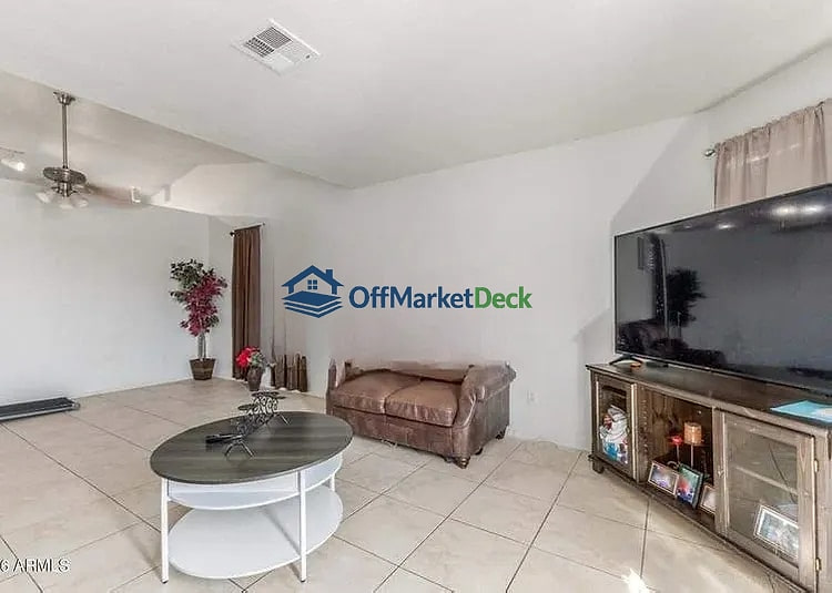 Off-market house in Phoenix, Arizona — 4 beds, 2 baths, $319,900 — photo 3 of 8