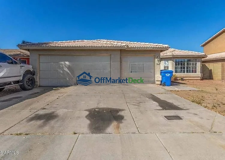 Off-market house in Phoenix, Arizona — 4 beds, 2 baths, $319,900