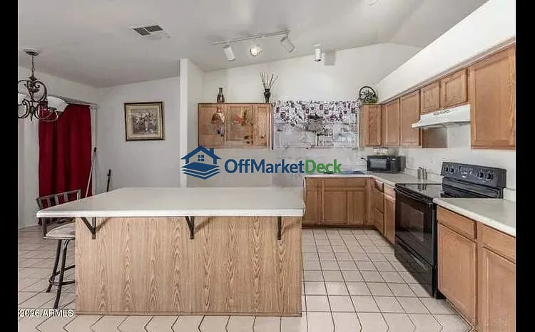 Off-market house in Phoenix, Arizona — 4 beds, 2 baths, $319,900 — photo 8 of 8