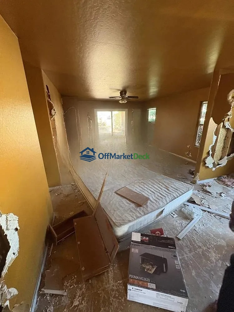 Off-market house in Phoenix, Arizona — 4 beds, 2 baths, $229,000