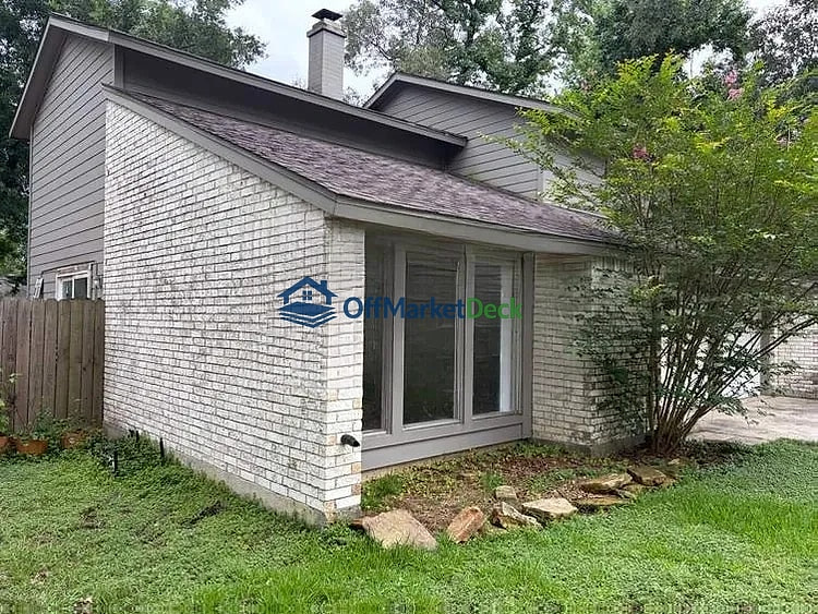Off-market house in Spring, Texas — 3 beds, 2 baths, $226,000 — photo 5 of 8