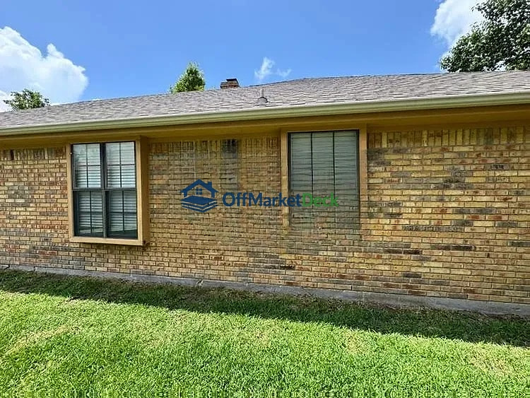 Off-market house in Temple, Texas — 4 beds, 2 baths, $176,000 — photo 4 of 8
