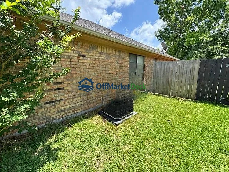 Off-market house in Temple, Texas — 4 beds, 2 baths, $176,000 — photo 8 of 8
