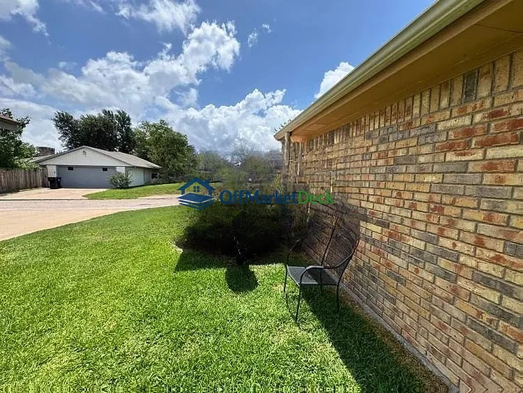 Off-market house in Temple, Texas — 4 beds, 2 baths, $176,000 — photo 5 of 8