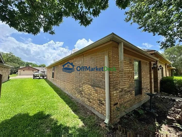 Off-market house in Temple, Texas — 4 beds, 2 baths, $176,000 — photo 3 of 8