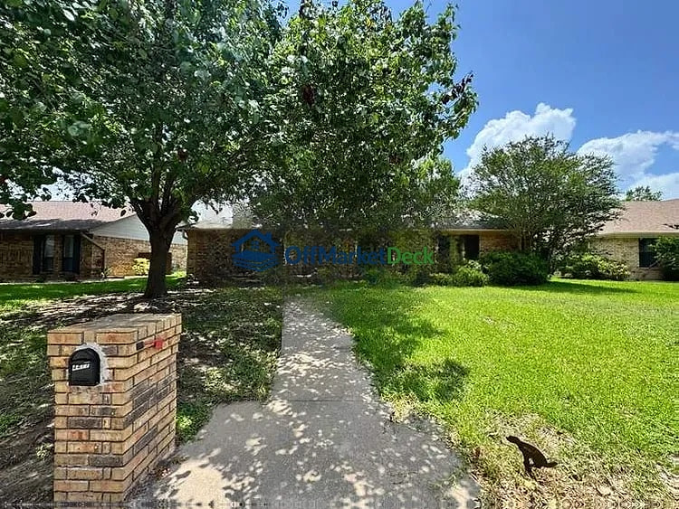 Off-market house in Temple, Texas — 4 beds, 2 baths, $176,000