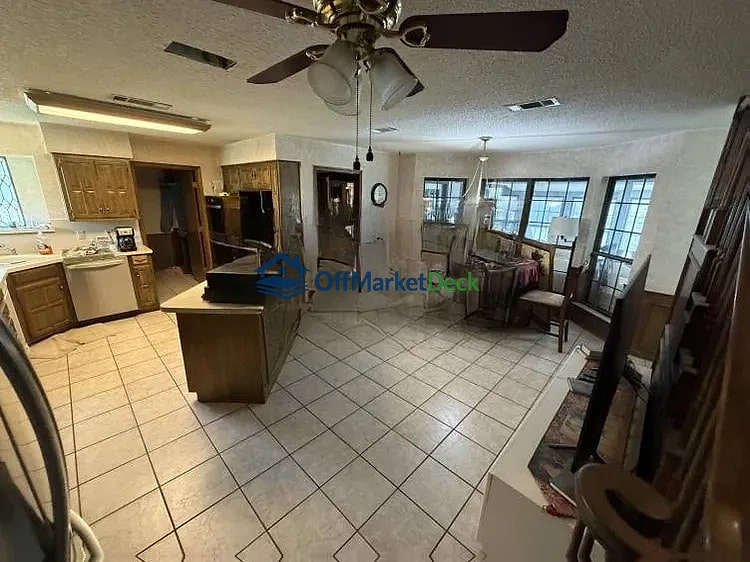 Off-market house in Fort Worth, Texas — 4 beds, 3 baths, $309,000 — photo 3 of 8