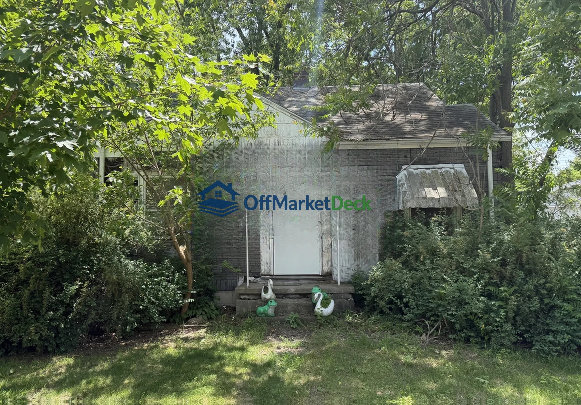 Off-market house in Westland, Michigan — 3 beds, 1 bath, $85,000 - Blurred background Image