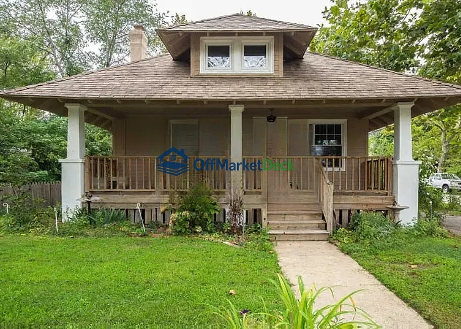 Off-market house in Paulsboro, New Jersey — 3 beds, 1.5 baths, $220,000