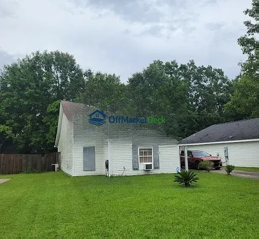 Off-market house in Gulfport, Mississippi — 3 beds, 2 baths, $120,000 — photo 2 of 8