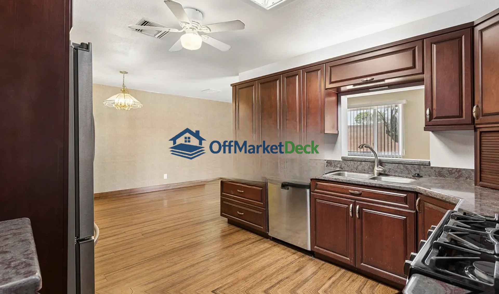 Off-market house in Phoenix, Arizona — 4 beds, 2 baths, $369,990 — photo 6 of 8