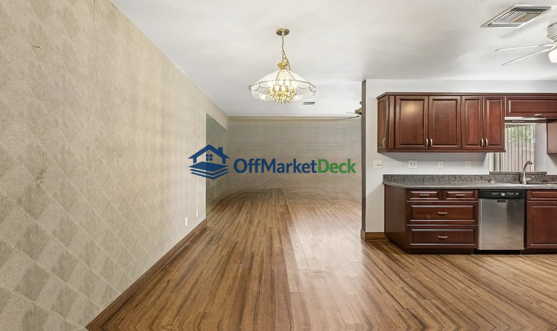 Off-market house in Phoenix, Arizona — 4 beds, 2 baths, $369,990 — photo 8 of 8