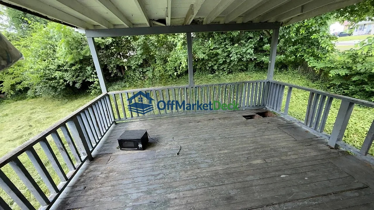 Off-market house in St. Louis, Missouri — 3 beds, 1 bath, $54,900 — photo 5 of 8