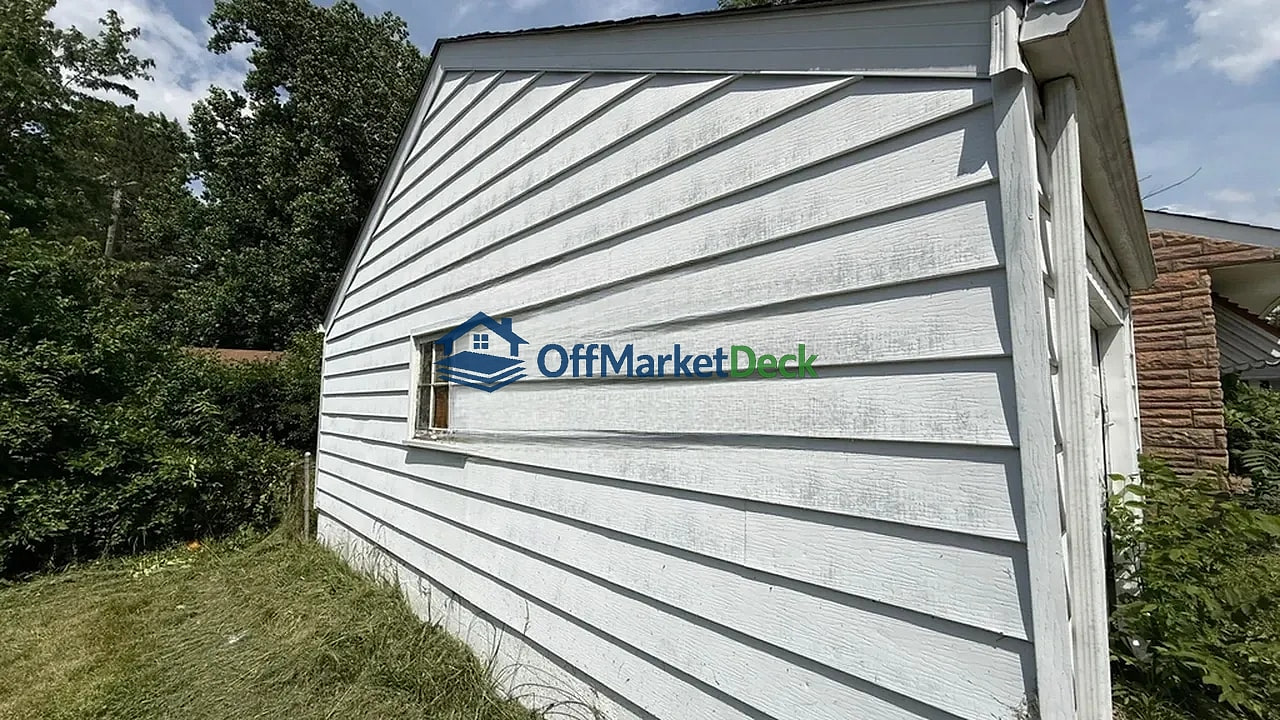 Off-market house in St. Louis, Missouri — 3 beds, 1 bath, $54,900 — photo 3 of 8