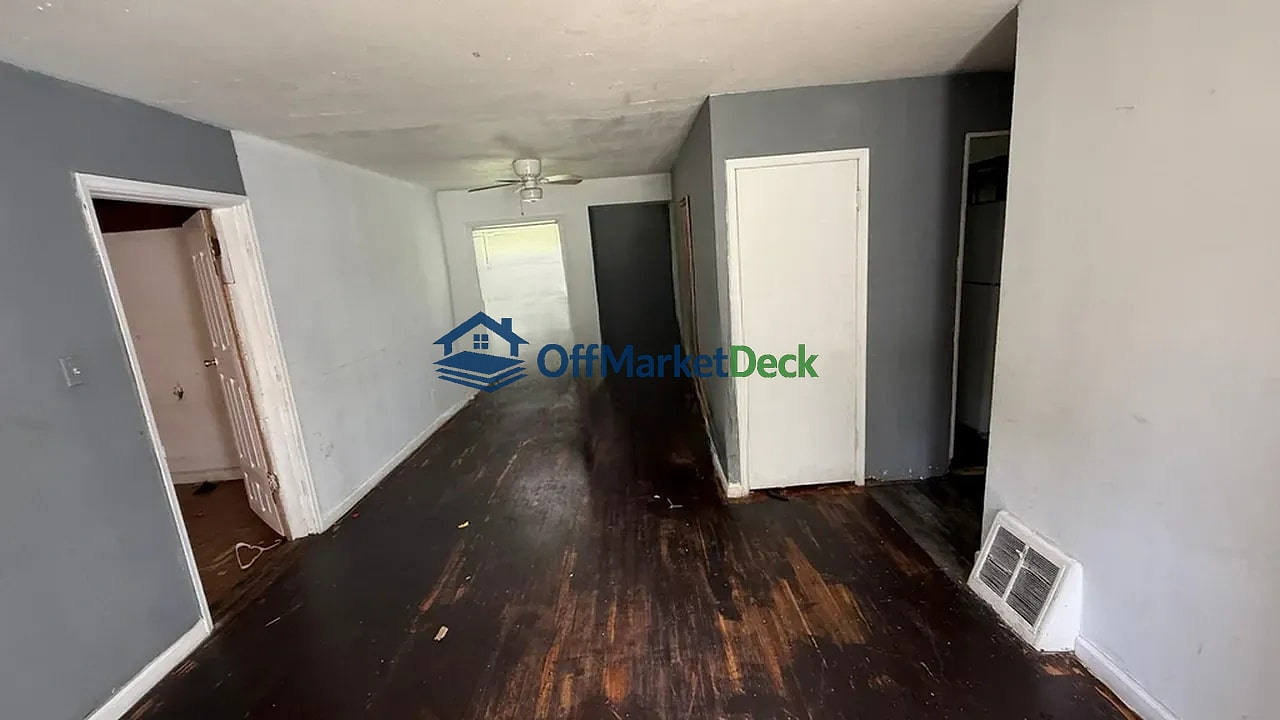 Off-market house in St. Louis, Missouri — 3 beds, 1 bath, $54,900 — photo 7 of 8