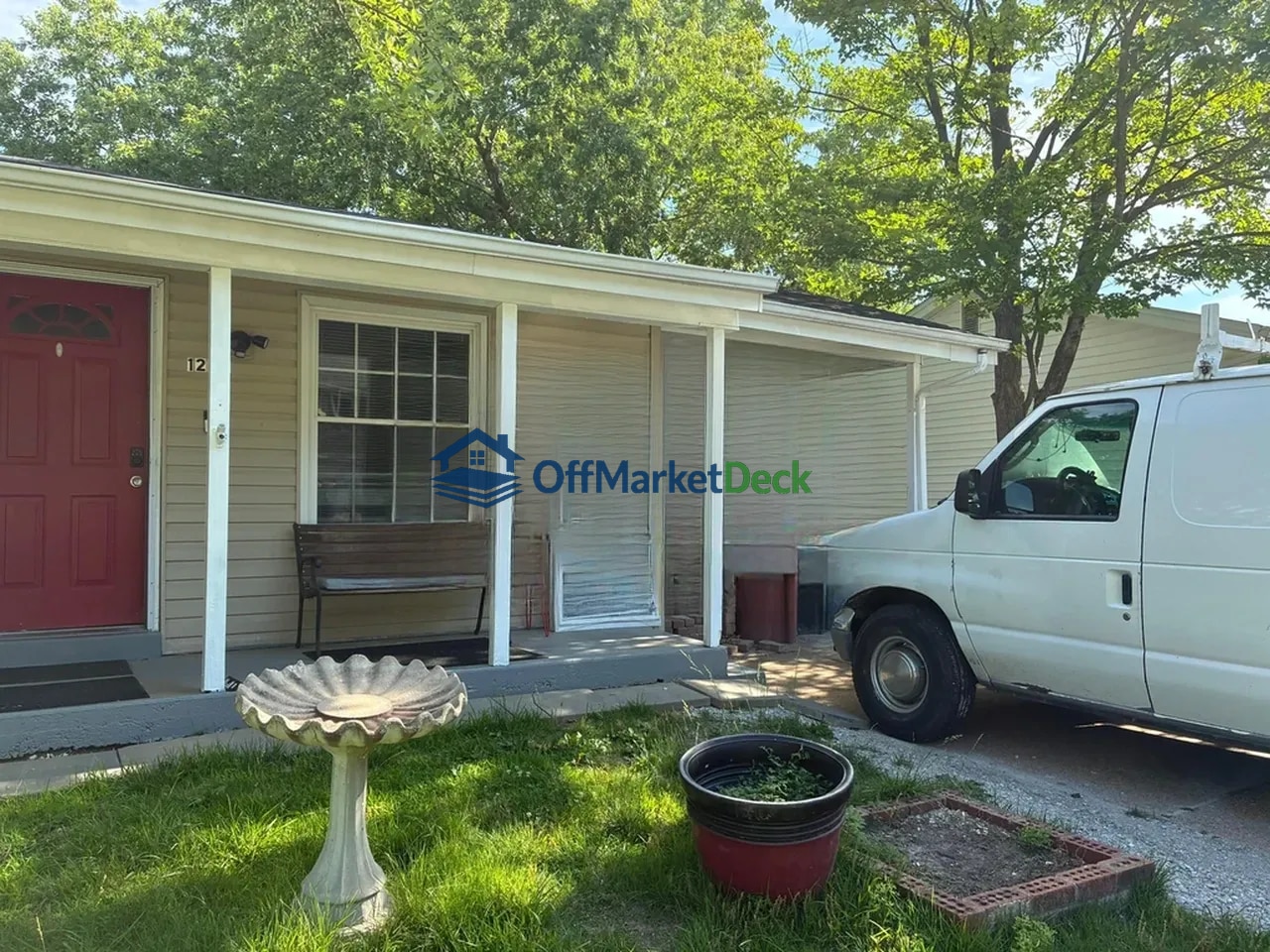 Off-market house in Fenton, Missouri — 3 beds, 1 bath, $229,900 — photo 2 of 8