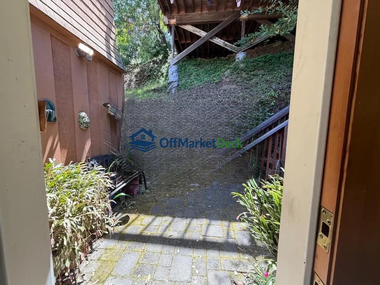 Off-market house in San Anselmo, California — 3 beds, 3 baths, $999,900 — photo 5 of 8