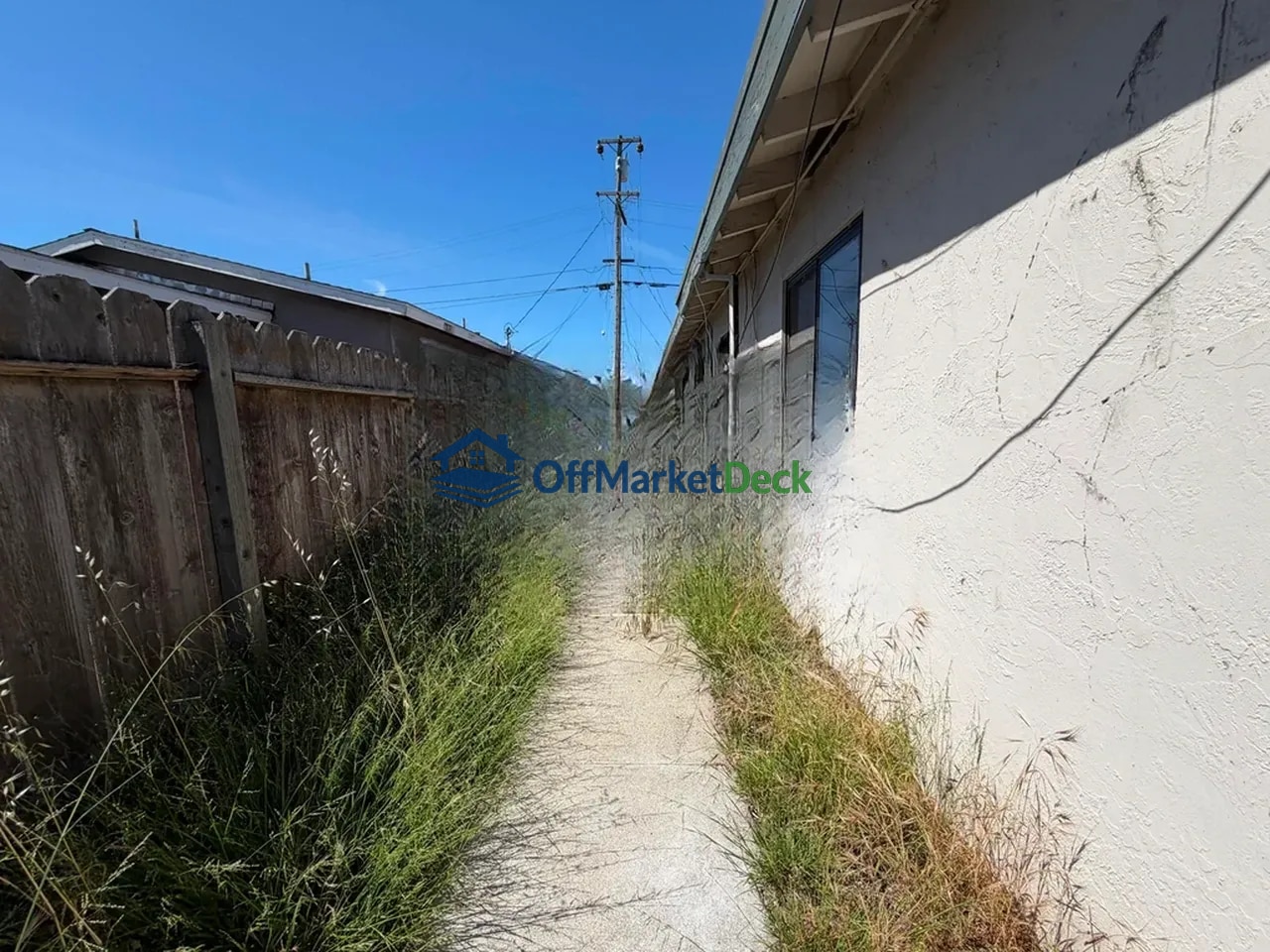 Off-market house in Pinole, California — 3 beds, 1.5 baths, $499,900 — photo 3 of 8
