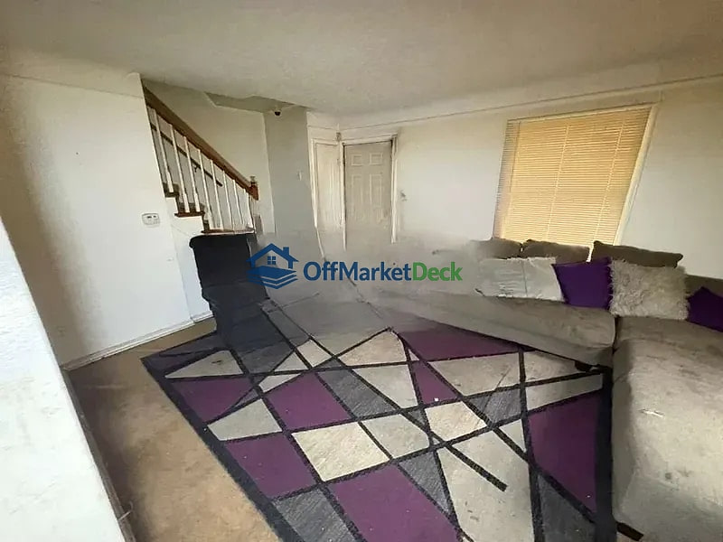 Off-market multi family in Detroit, Michigan — 3 beds, 1 bath, $19,900 — photo 2 of 8