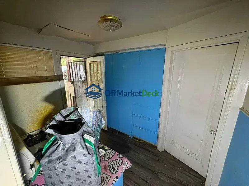 Off-market multi family in Detroit, Michigan — 3 beds, 1 bath, $19,900 — photo 6 of 8
